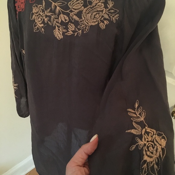 Johnny Was Vintage Grey with beige and rust Embroidery Scoop neck with Buttons S - Picture 4 of 5